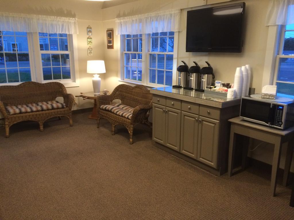 Holiday Hill Inn & Suites Dennisport Buitenkant foto