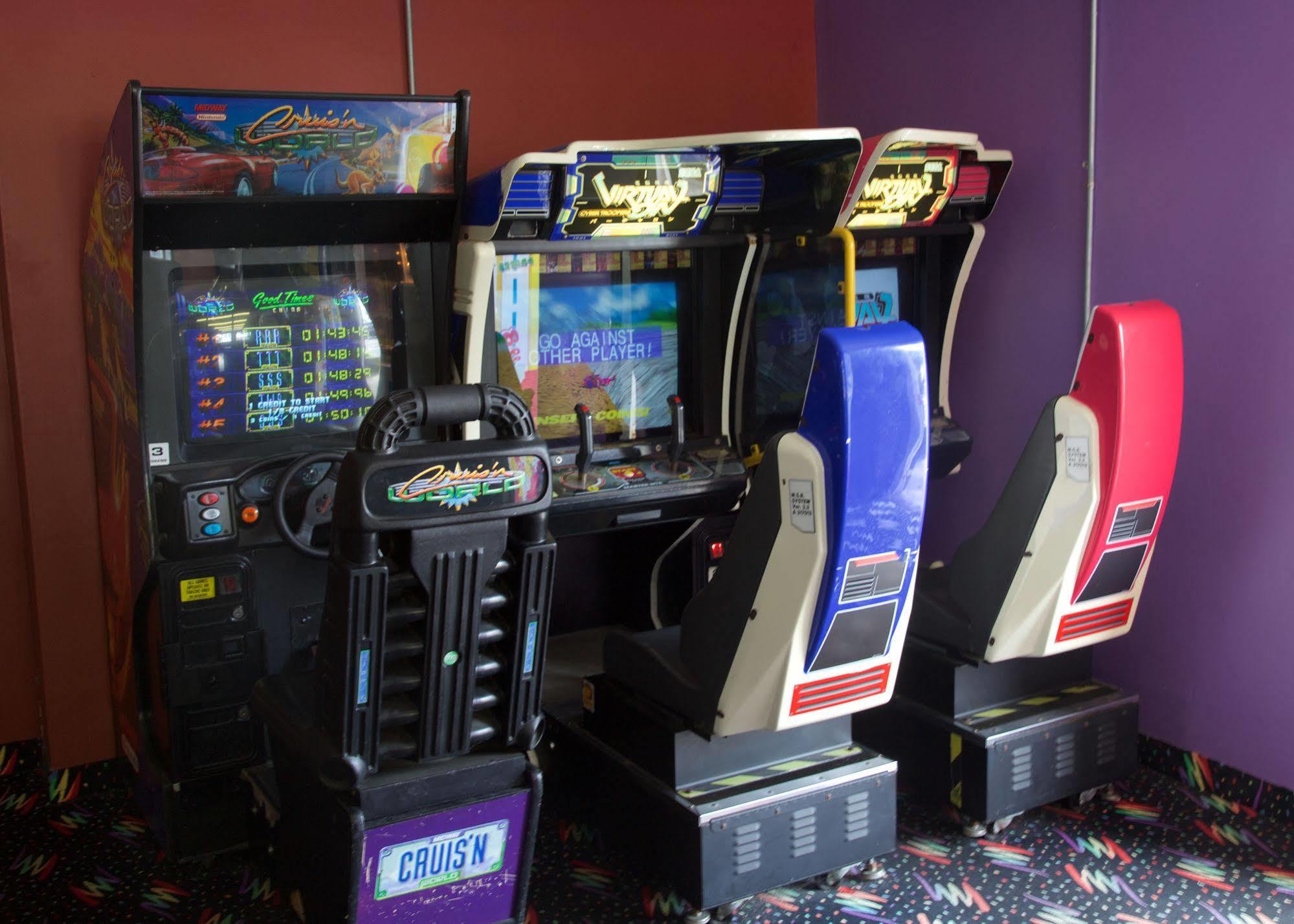 Holiday Hill Inn & Suites Dennisport Buitenkant foto