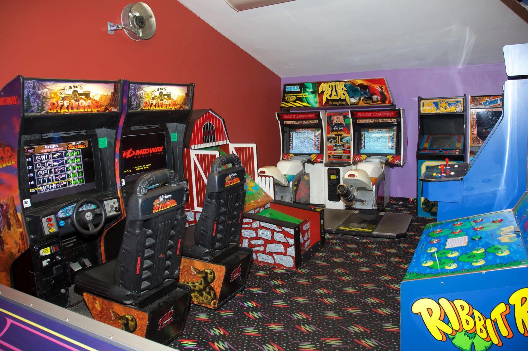 Holiday Hill Inn & Suites Dennisport Buitenkant foto