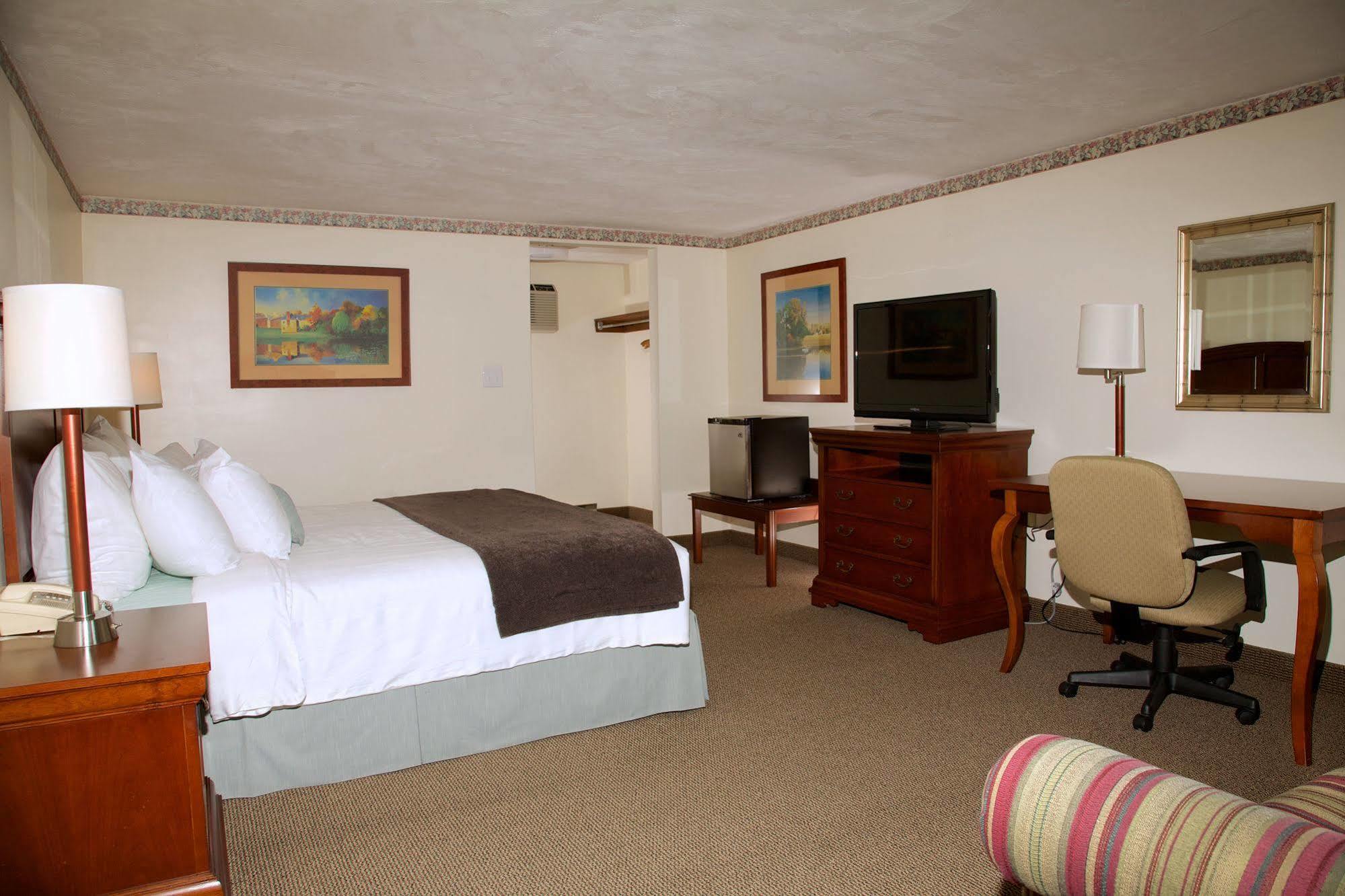 Holiday Hill Inn & Suites Dennisport Buitenkant foto